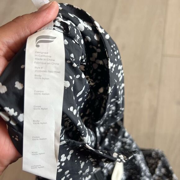 Fabletics Oversized Flyweight Windbreaker size M - Picture 7 of 9